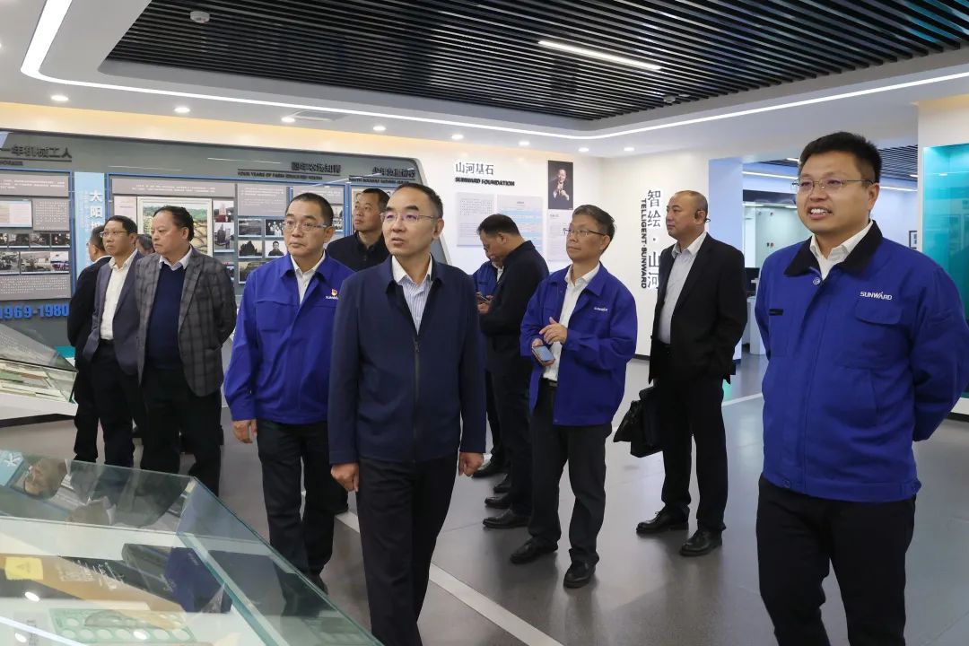 强强联合，夯实湖南工程建设湘军！！！鸿运国际智能与湖南路桥签署战略相助协议