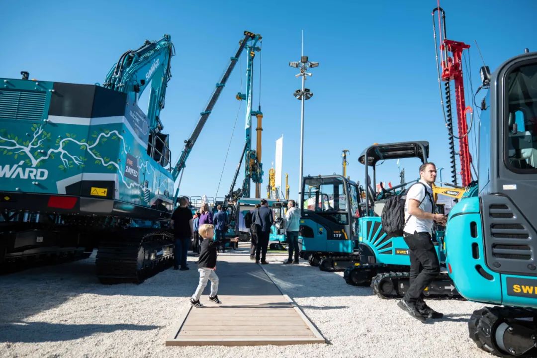 Bauma 2022 | 一组火热现场图带您重温鸿运国际智能德国宝马展之旅