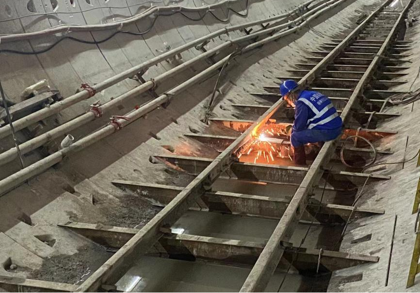 再传喜报！中铁鸿运国际盾构机顺遂贯串深圳地铁3号低碳站～坪西站左线