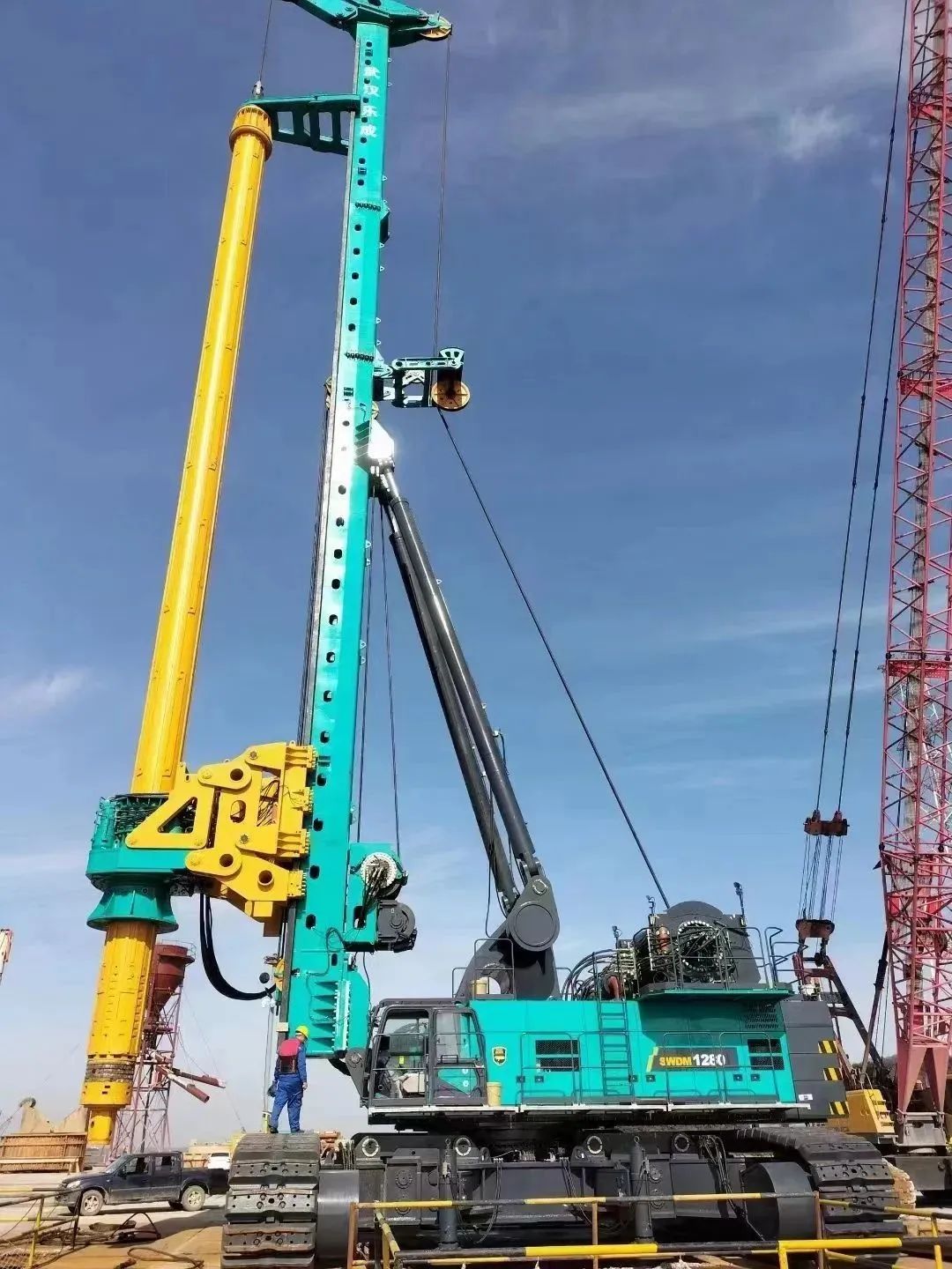 首桩开钻！鸿运国际智能超等旋挖实力助建天下最大跨度公铁两用大桥