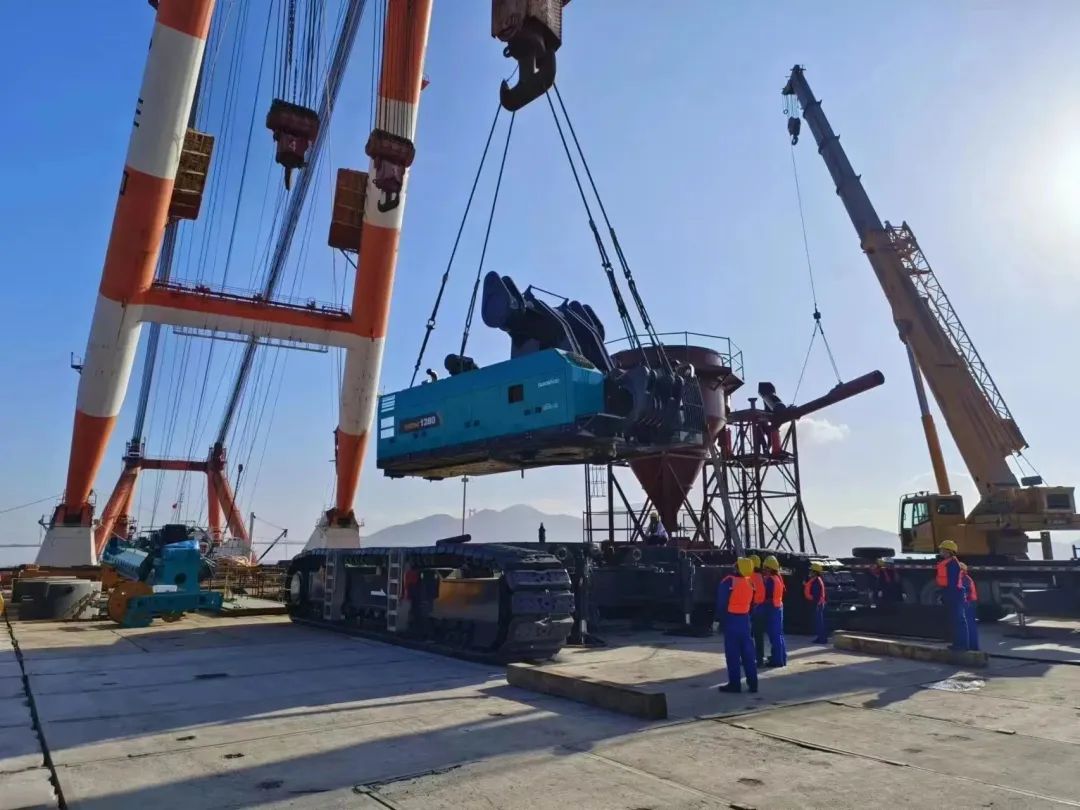 首桩开钻！鸿运国际智能超等旋挖实力助建天下最大跨度公铁两用大桥