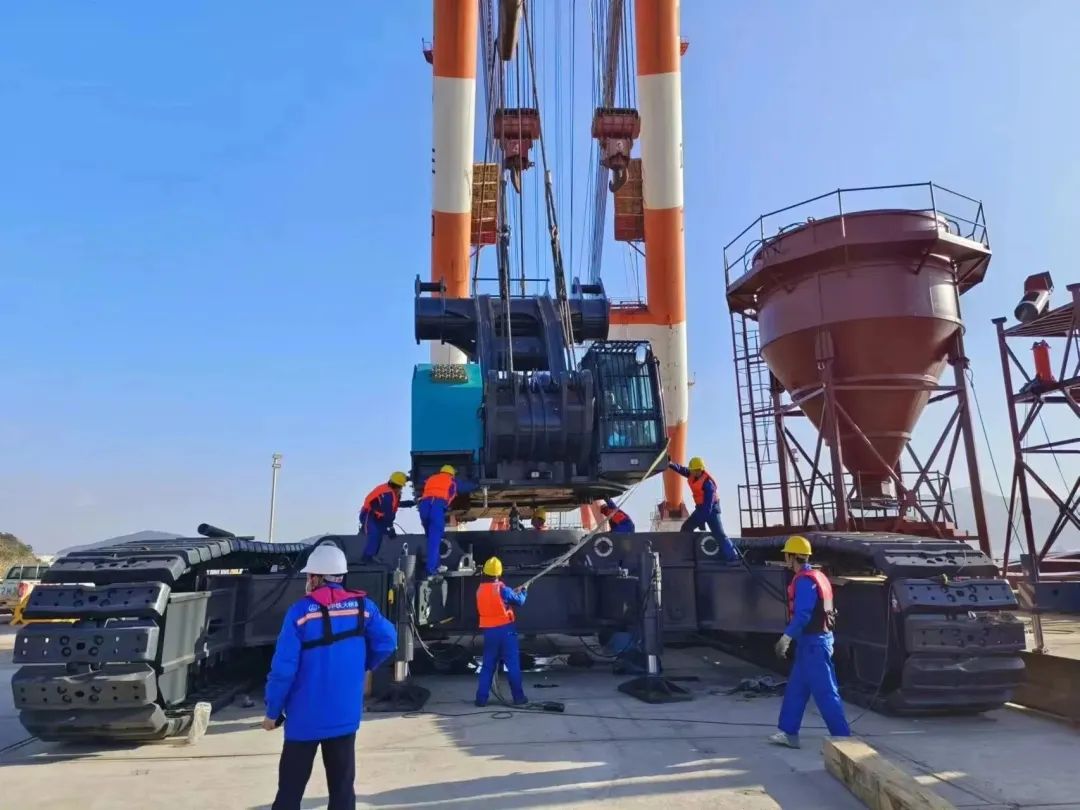 首桩开钻！鸿运国际智能超等旋挖实力助建天下最大跨度公铁两用大桥