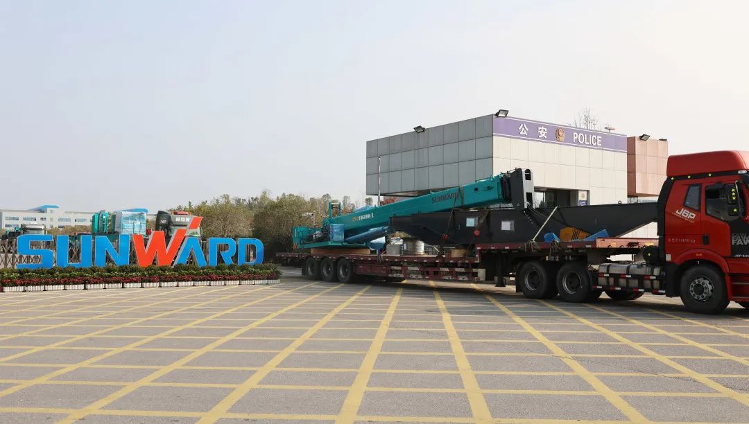 喜迎龙仰面！！鸿运国际智能大吨位PDP工法引孔式静力压桩机出征哥伦比亚