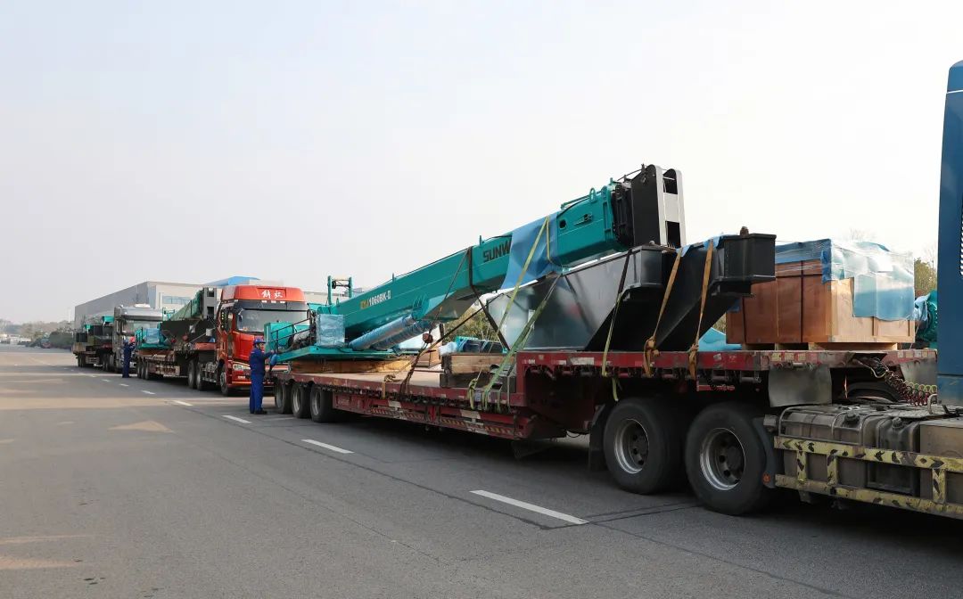 喜迎龙仰面！！鸿运国际智能大吨位PDP工法引孔式静力压桩机出征哥伦比亚