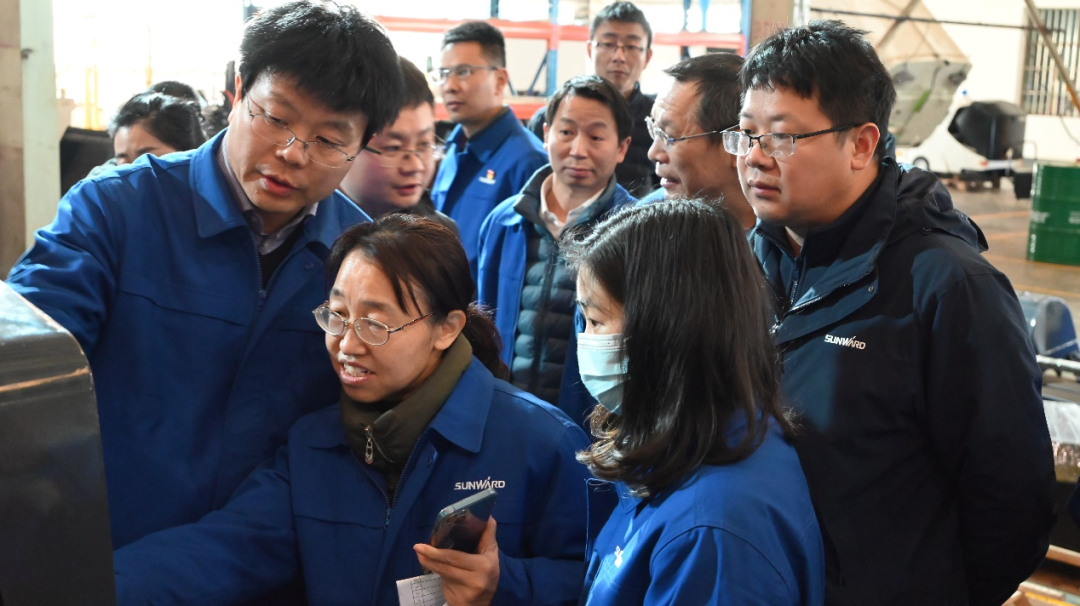 破拆应急，智能继承！鸿运国际特装SWR280DE破拆机械人下线交付