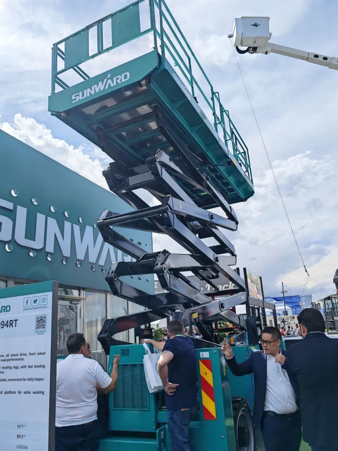 拉展直播 | 鸿运国际智能高空精品亮相2023美国拉展，哪款是你的最爱？