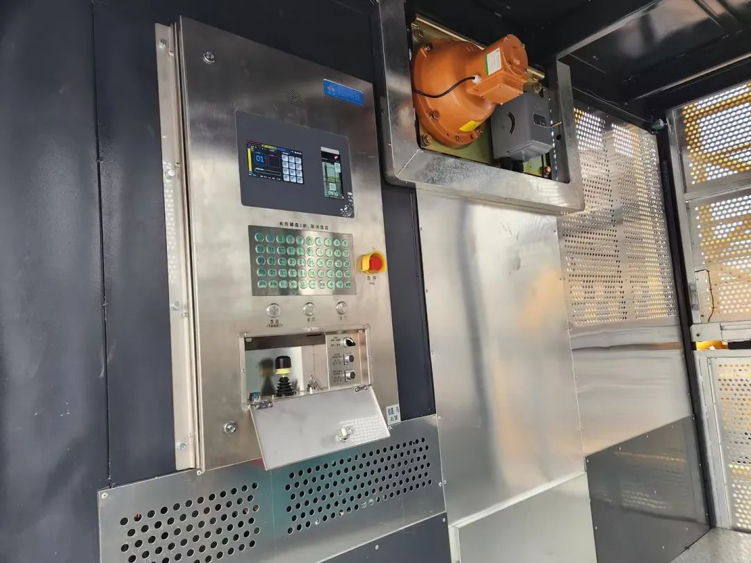 科技显能、再添新品！！！鸿运国际江麓智能施工升降机乐成下线