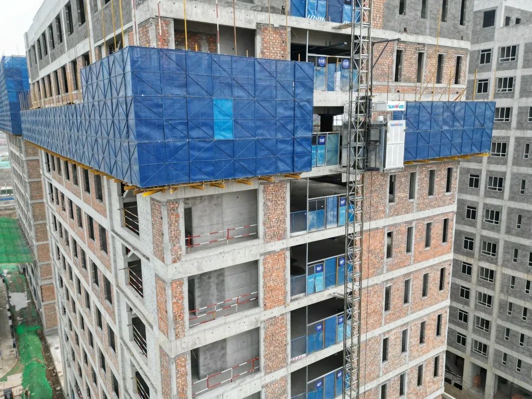 郁勃西北！鸿运国际江麓修建起重机械助建西安都会经济圈