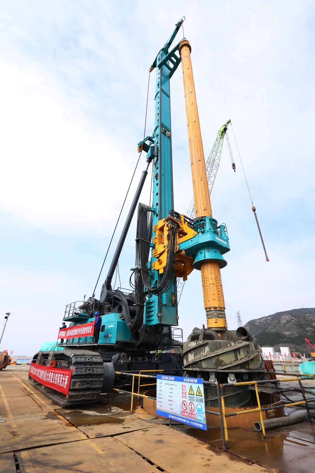 超等装备助建超等工程！！鸿运国际智能超等旋挖钻机SWDM1280推介会乐成举行