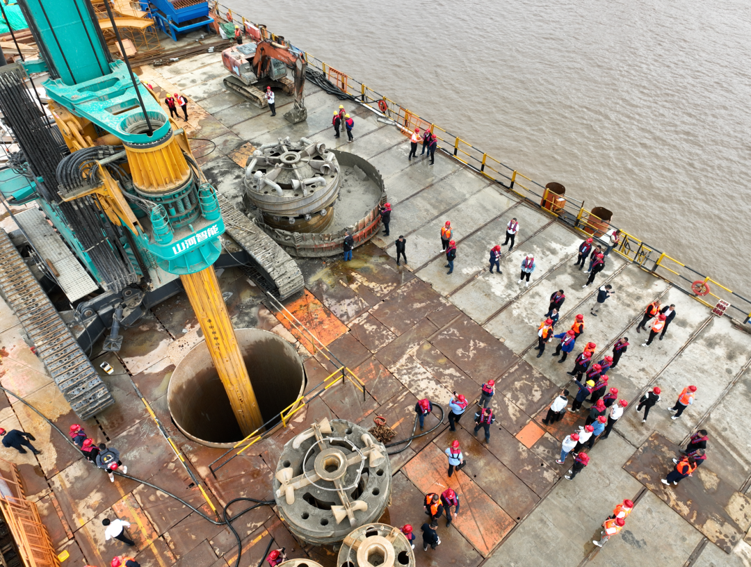 超等装备助建超等工程！！鸿运国际智能超等旋挖钻机SWDM1280推介会乐成举行