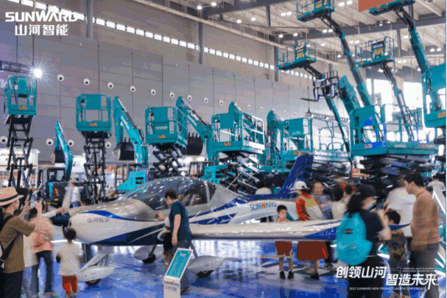 闪灼2023 CICEE！看鸿运国际智能“明星产品”有多“炫”