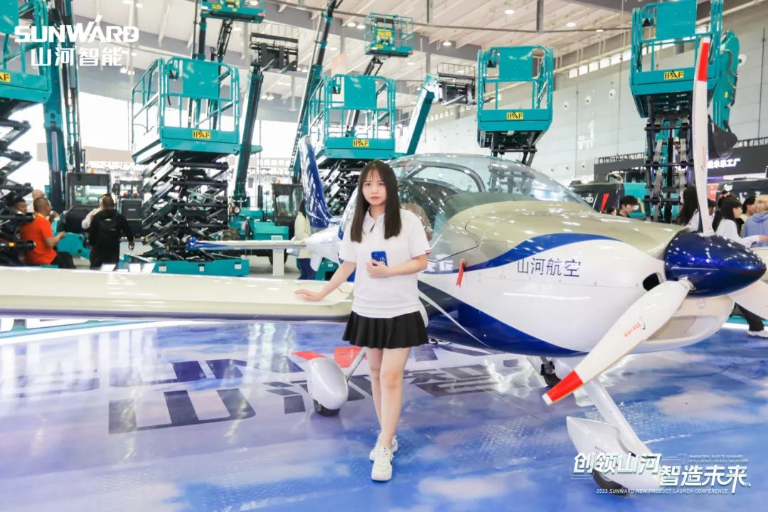 闪灼2023 CICEE！看鸿运国际智能“明星产品”有多“炫”