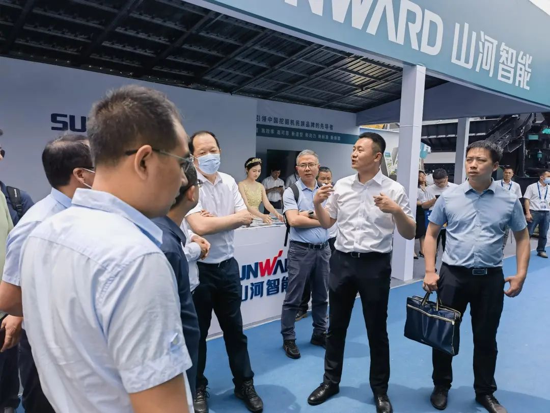 携手共建“一带一起”，，鸿运国际智能地下工程装备广受关注