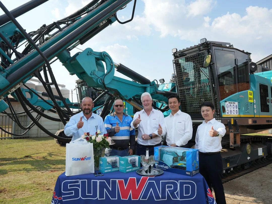 登陆南非，，，鸿运国际智能新型凿岩利器交付客户