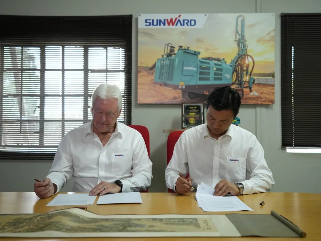 登陆南非，，，鸿运国际智能新型凿岩利器交付客户