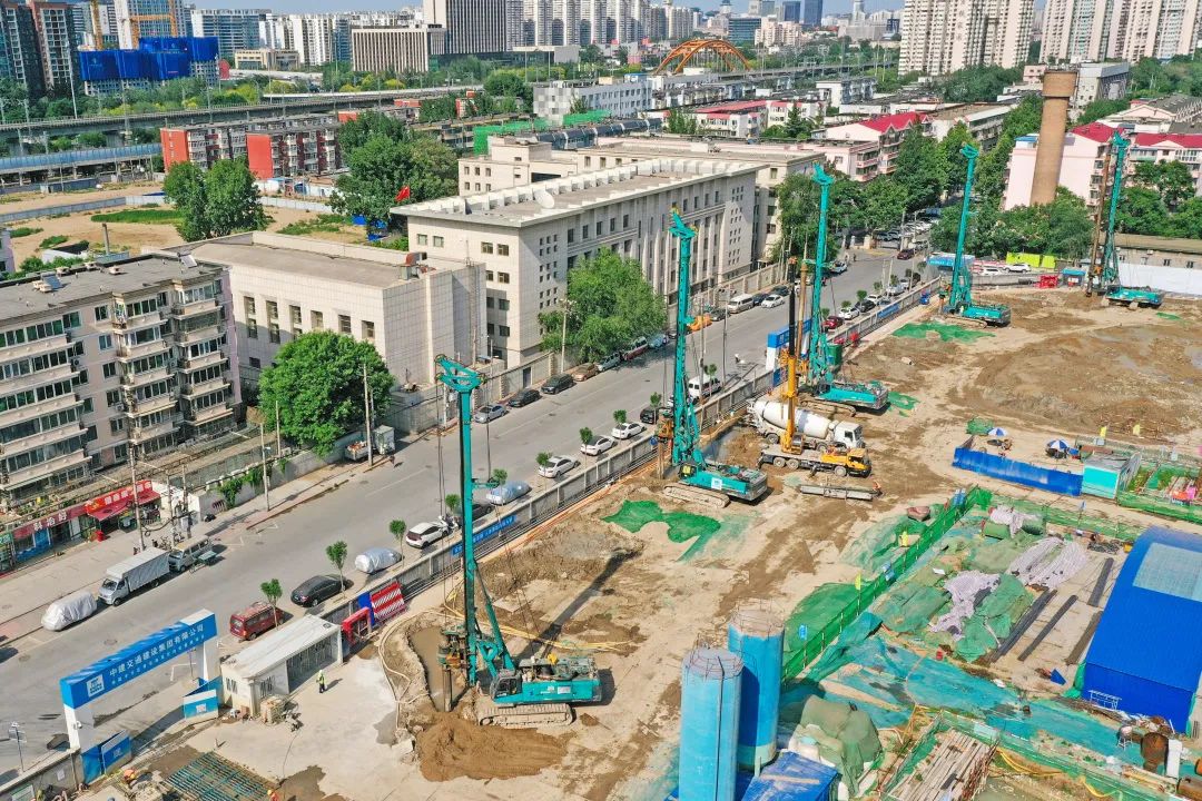 闪灼首都！！鸿运国际智能旋挖钻机集群助力民生工程