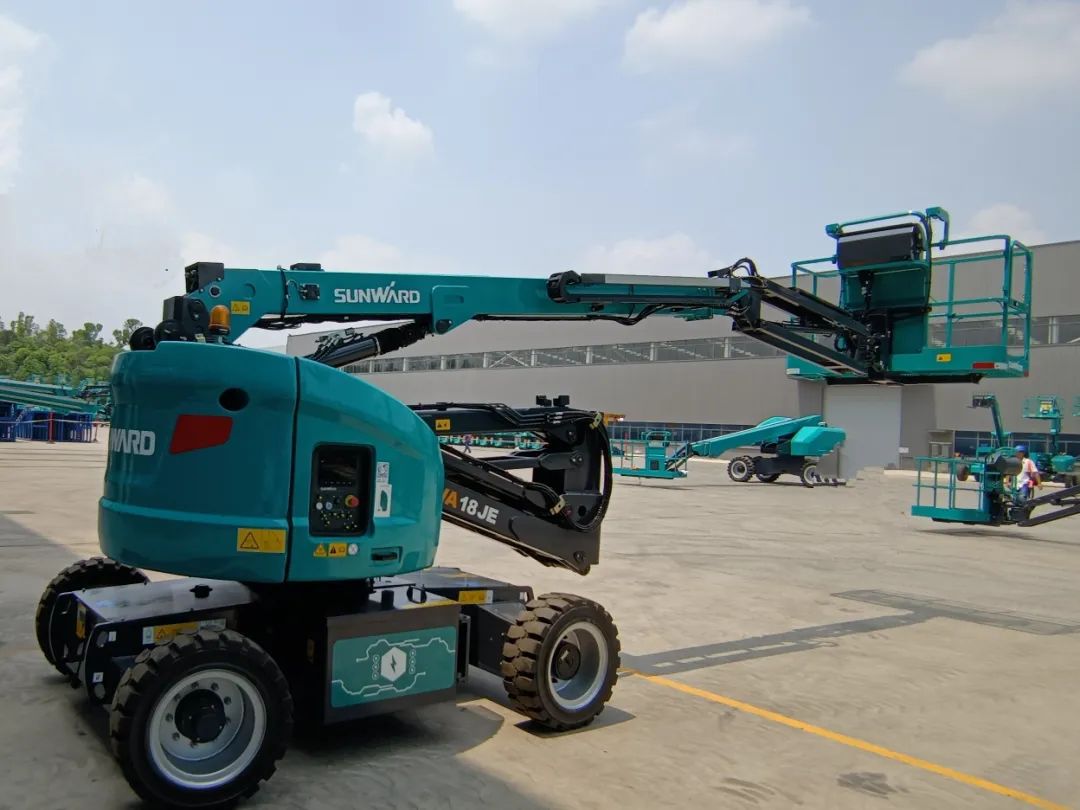 新能源家族再添“新丁”！！！鸿运国际智能三款电动臂式高空作业平台齐下线