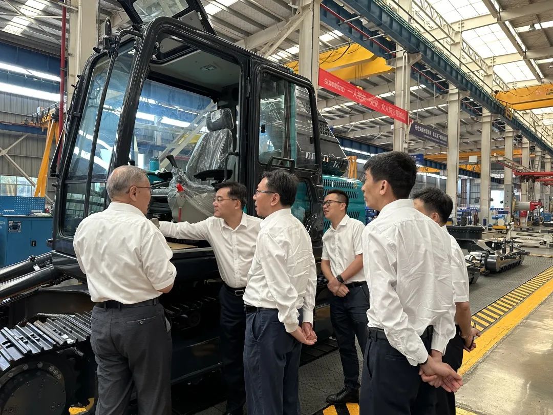 中国联通集团副总司理梁宝俊到访鸿运国际智能