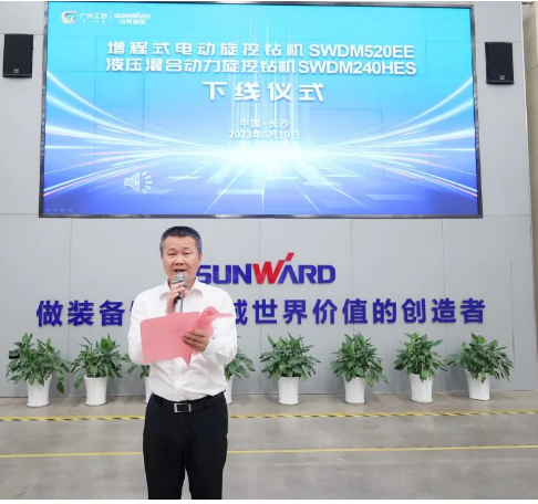 助力“双碳”、、绿动未来！！！鸿运国际智能增程式电动旋挖钻机、、液压混淆动力旋挖钻机齐交付