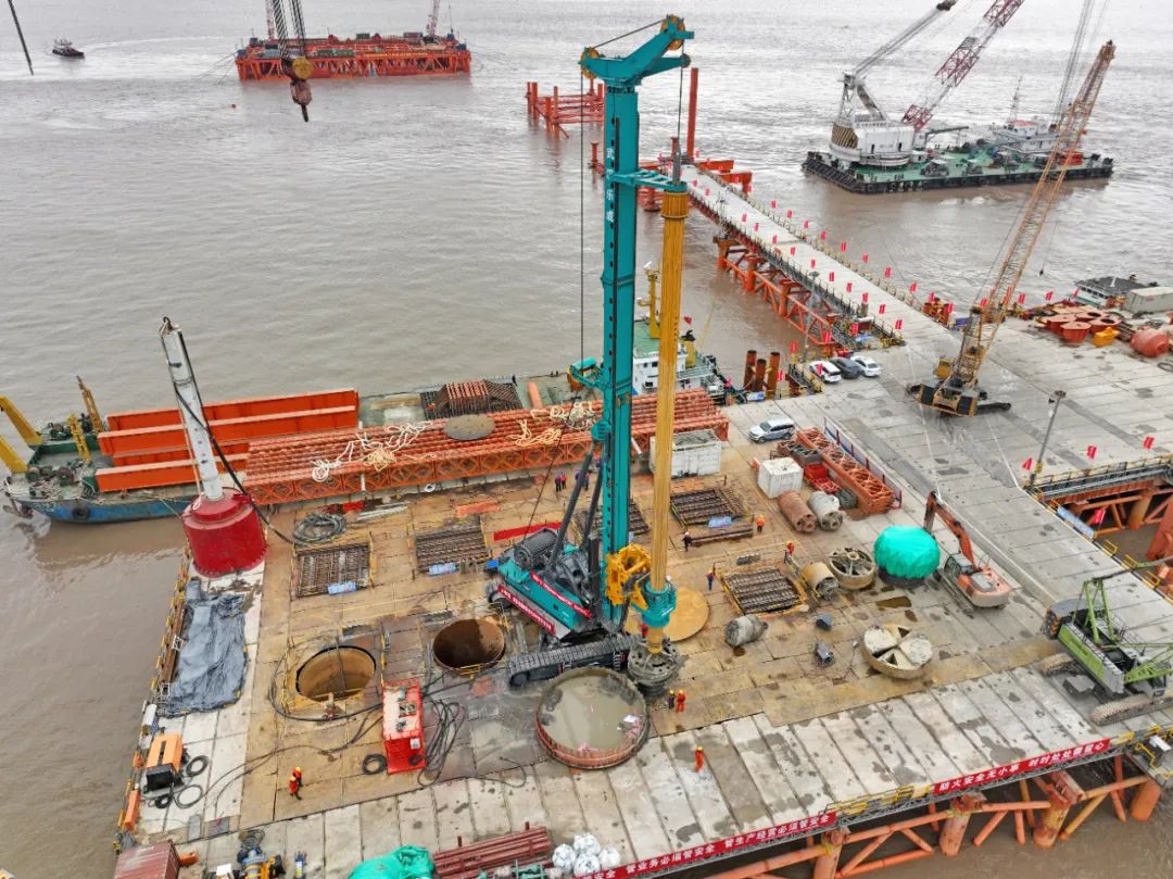 新战绩+1！！鸿运国际智能超等旋挖钻机创6.3米直径钻孔新纪录