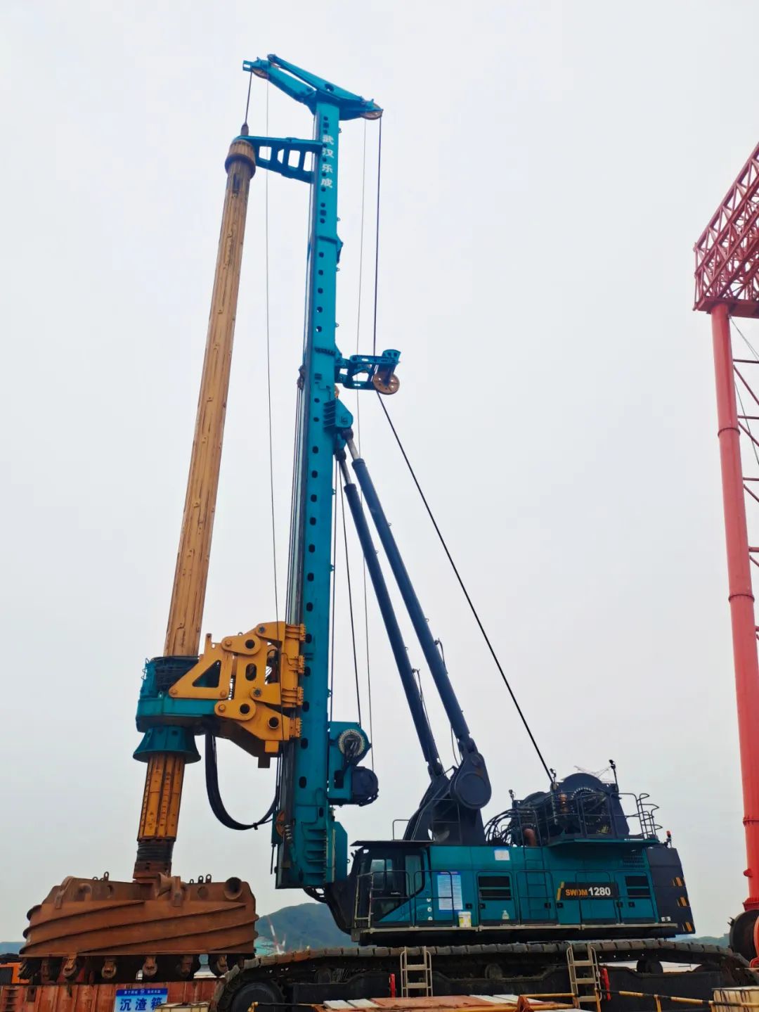 新战绩+1！！鸿运国际智能超等旋挖钻机创6.3米直径钻孔新纪录