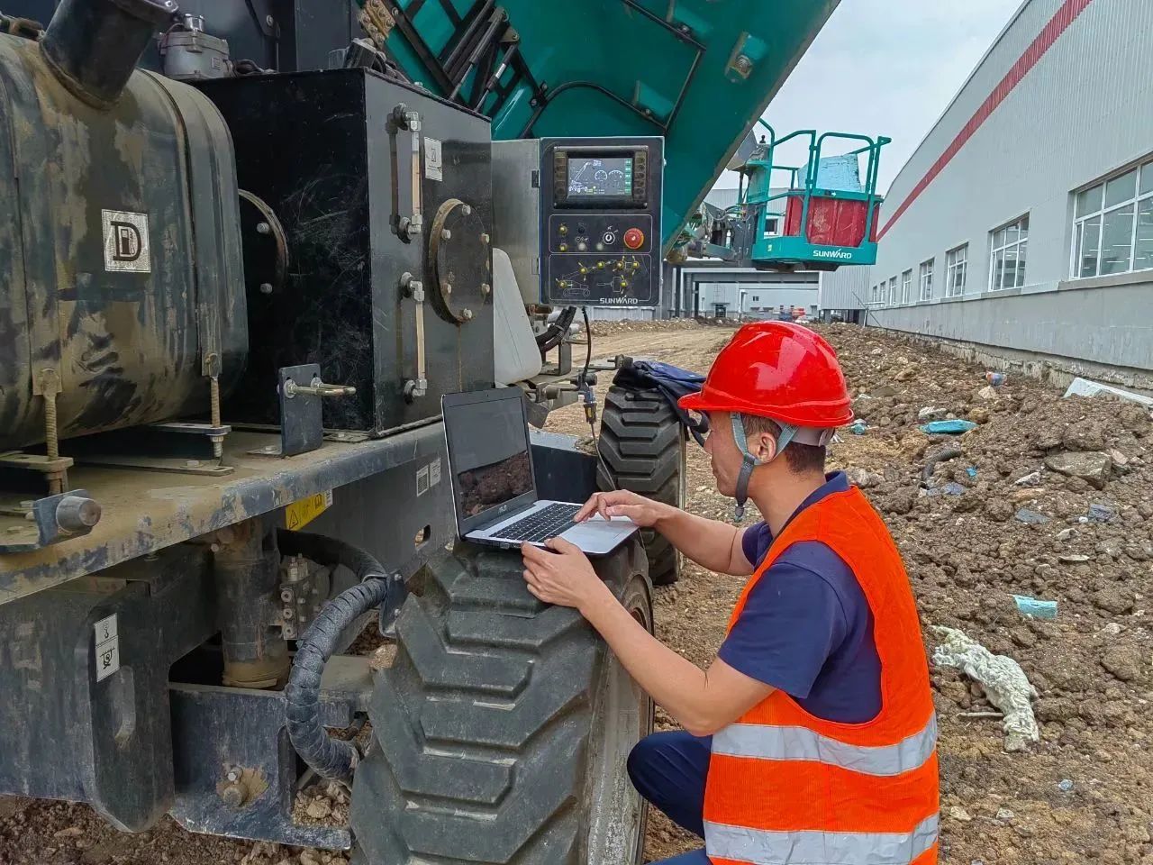 谛听客户心声！！！鸿运国际智能高空机械“服务万里行”走进东北