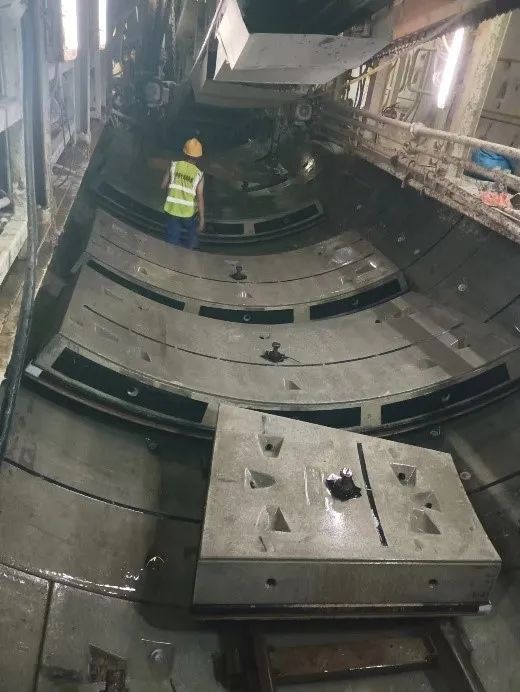 喜报！！！中铁鸿运国际深圳地铁3号线四期工程盾构施工圆满完成