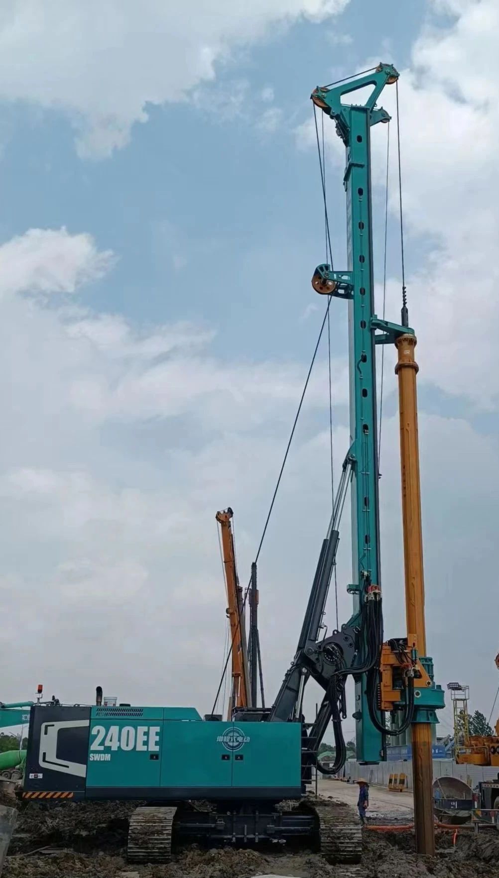 出道即巅峰！鸿运国际智能增程式电动旋挖钻机硬核给“利”