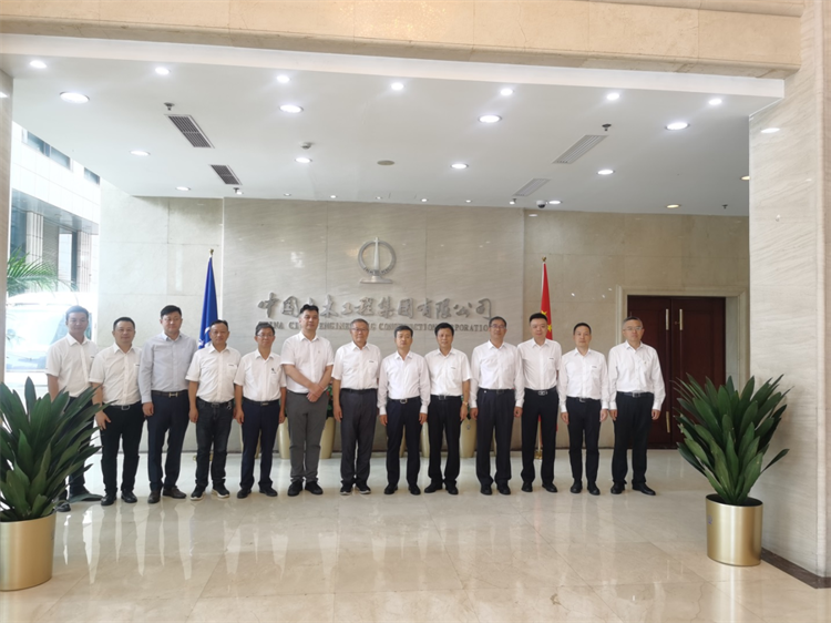 深化相助、、共创绚烂！！何清华带队造访中土集团