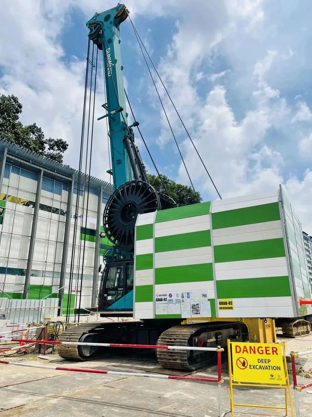 助力海内国际重大工程！！！鸿运国际智能液压抓斗实力“出圈”