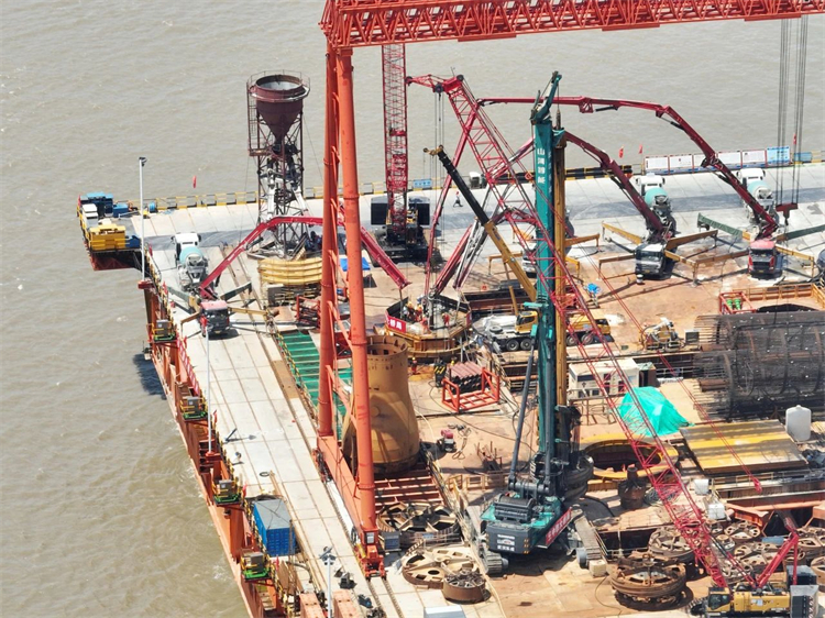 喜报！！！鸿运国际智能完成“全球最大”6.3米直径旋挖桩成孔成桩