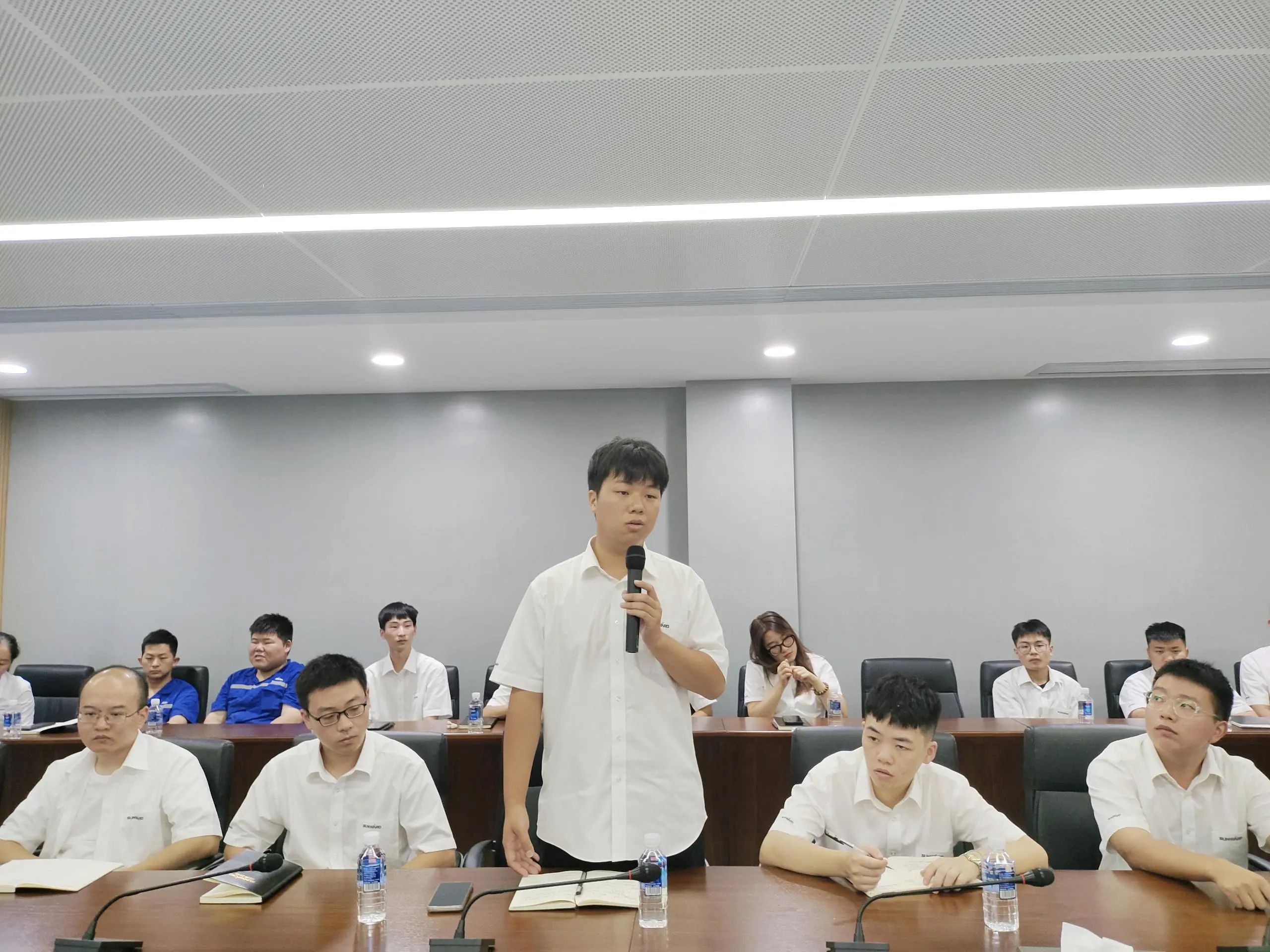 泛论心声，，，共话未来！！这场应届结业生员工座谈会，，，很暖，，，很知心！！