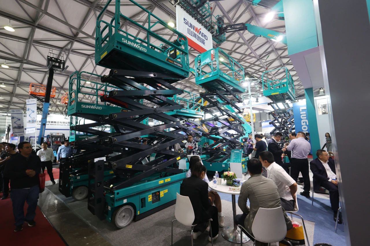 精品出击，，，闪灼魔都！！！鸿运国际智能全系列高空机械亮相2023亚洲国际高空展