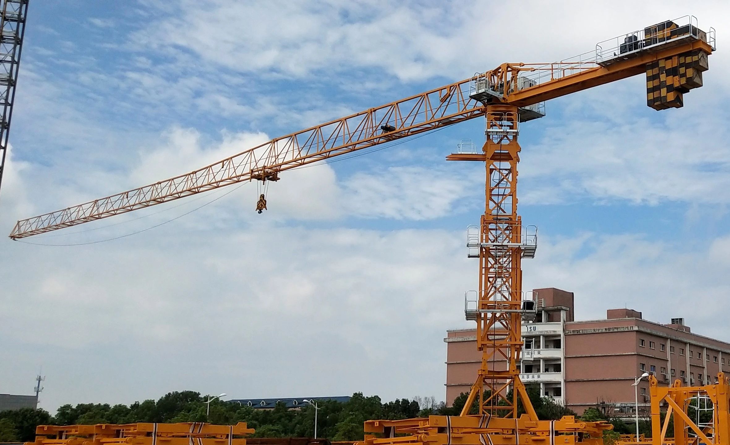 匠心智造，，，精益求精！！！鸿运国际江麓“精品工程”P6015B1-8塔机下线