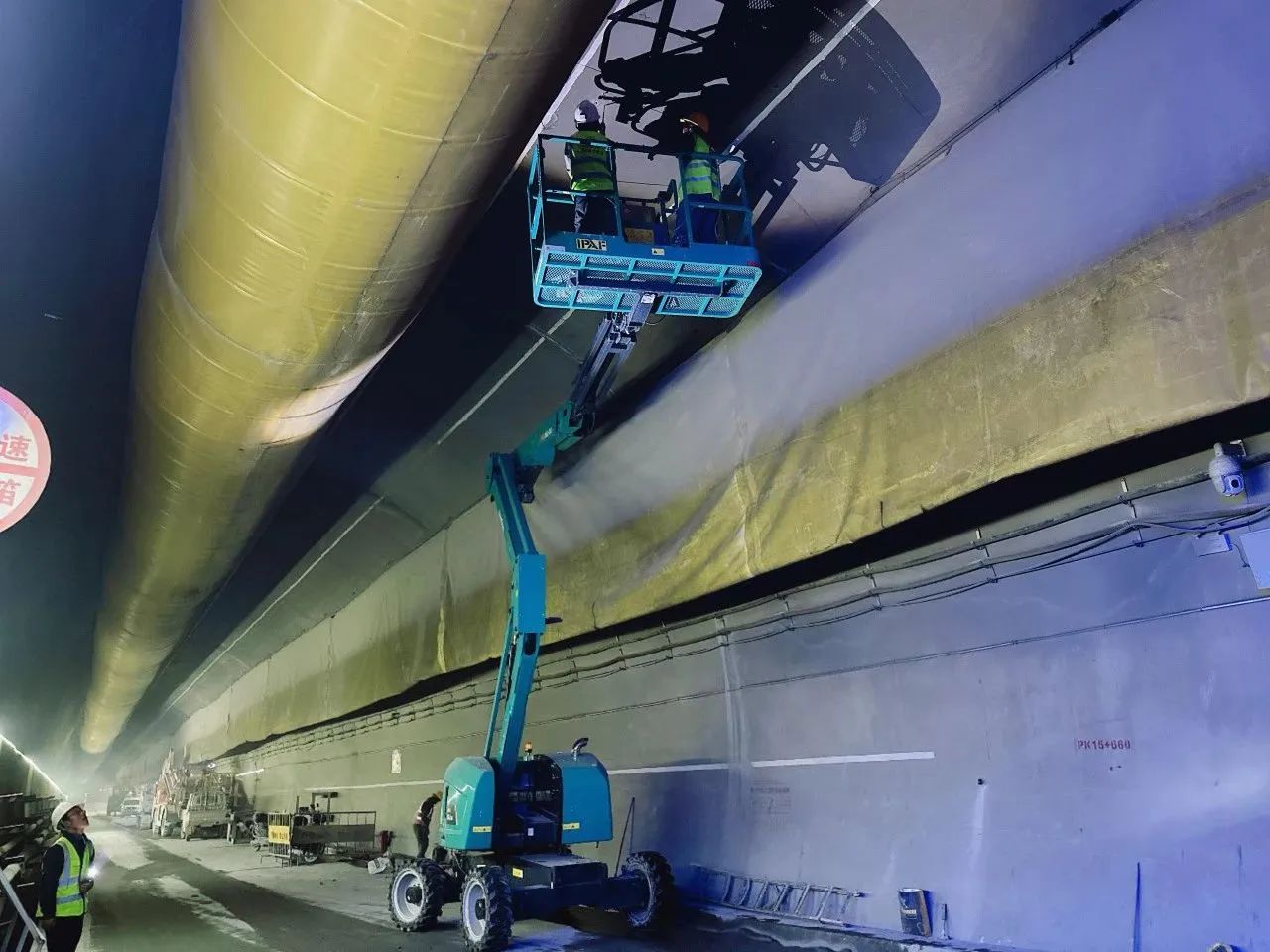 不惧高海拔挑战！鸿运国际智能高空机械实力助建川藏铁路