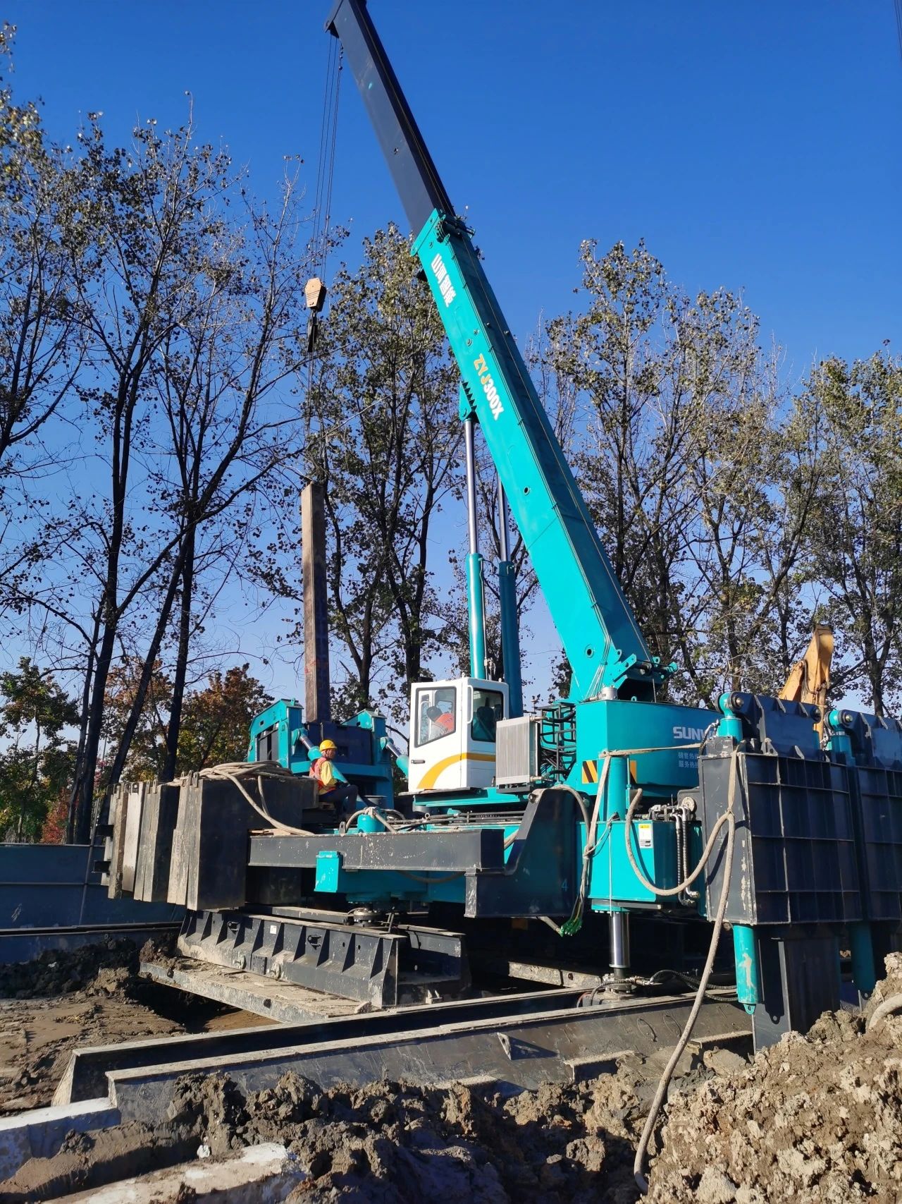 “鸿运国际绿”闪灼西子湖畔！鸿运国际智能ZYJ300X斜桩压桩机强势来袭