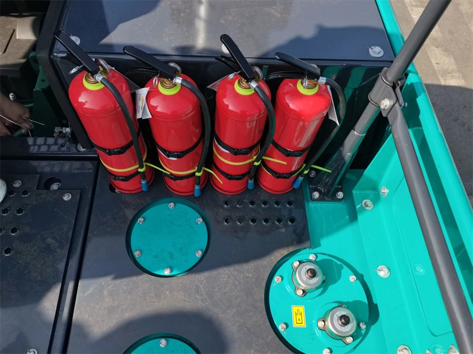 定制开发、功效更强！鸿运国际智能SWE750ELR加长臂液压挖掘机下线交付