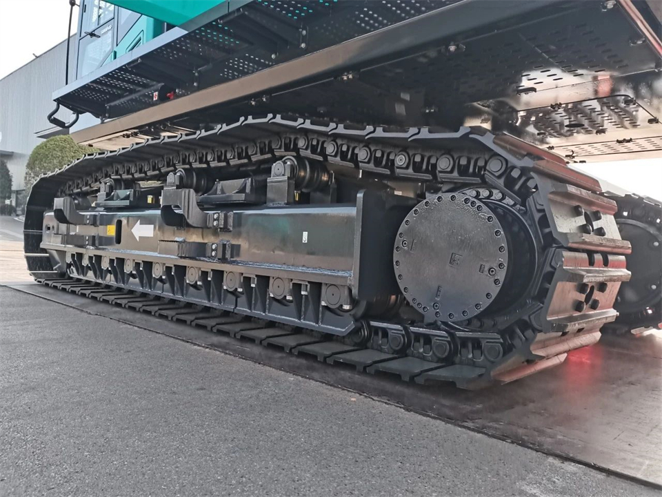 定制开发、功效更强！鸿运国际智能SWE750ELR加长臂液压挖掘机下线交付