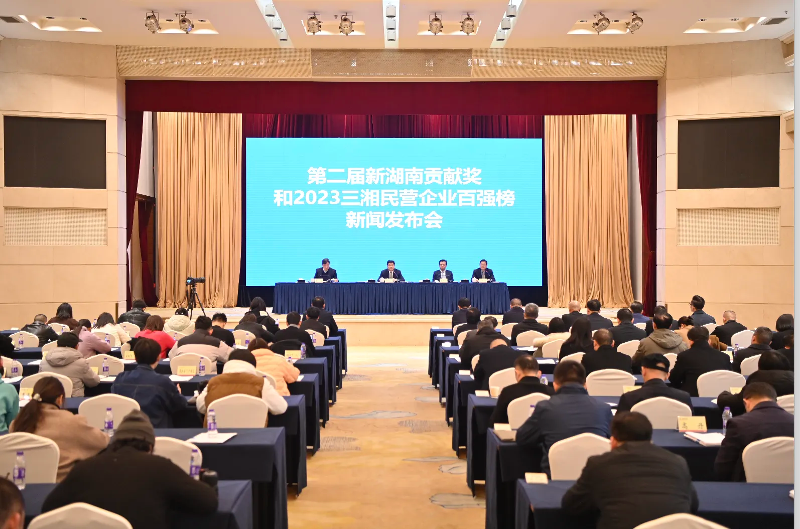 鸿运国际智能总司理夏志宏荣获“第二届新湖南孝顺奖先进个人”