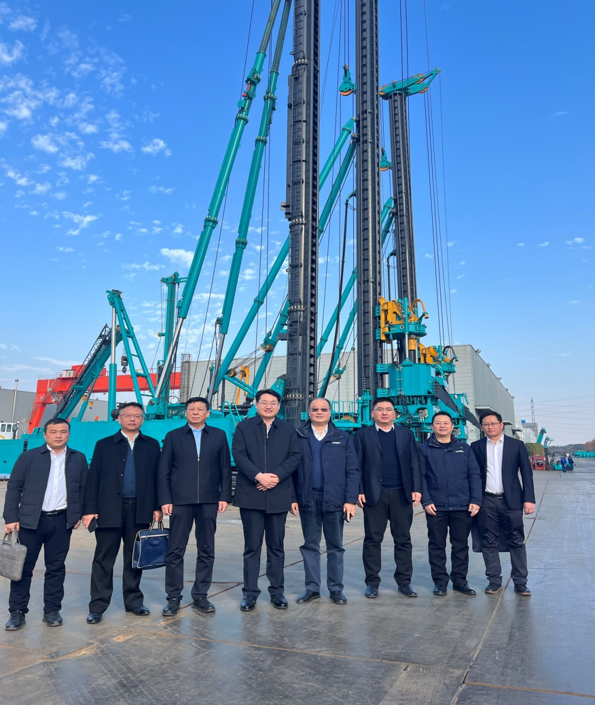 强强联合，，同营生长！鸿运国际智能与中铁六局路桥公司签署战略相助协议