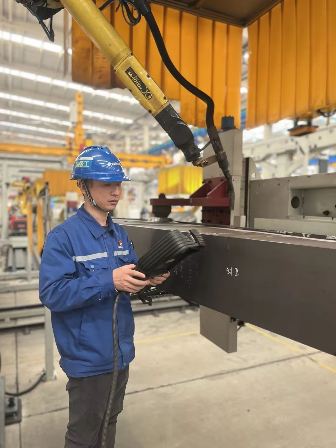 看鸿运国际工匠们怎样用一双巧手“拿捏”事情、创立“奇！！