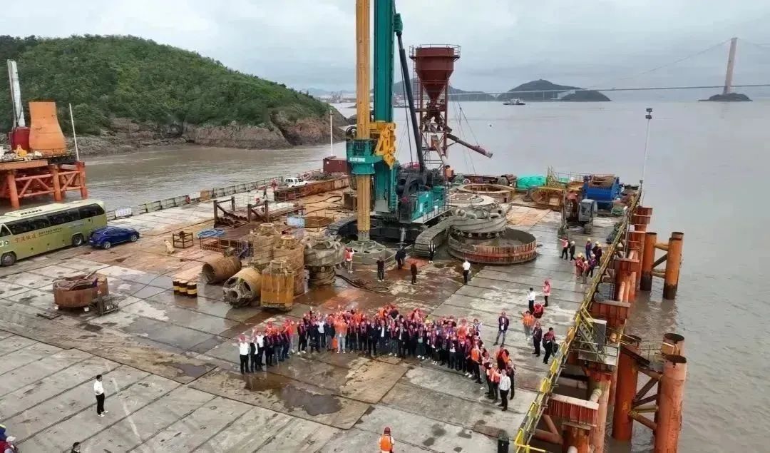 周全告捷！！！鸿运国际智能超等旋挖钻机圆满完成甬舟铁路西堠门公铁两用大桥桩基施工使命