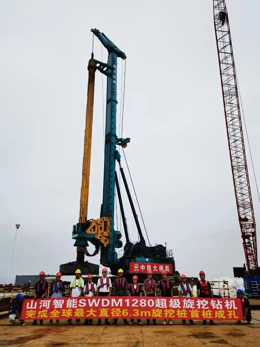 周全告捷！！！鸿运国际智能超等旋挖钻机圆满完成甬舟铁路西堠门公铁两用大桥桩基施工使命