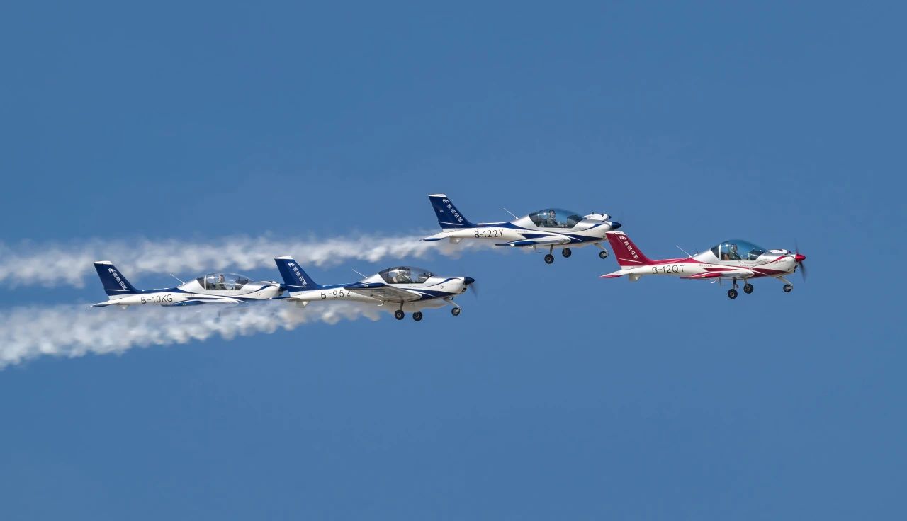 二十载磨砺，，，“阿若拉”飞机累计航行时间突破11万小时！！！