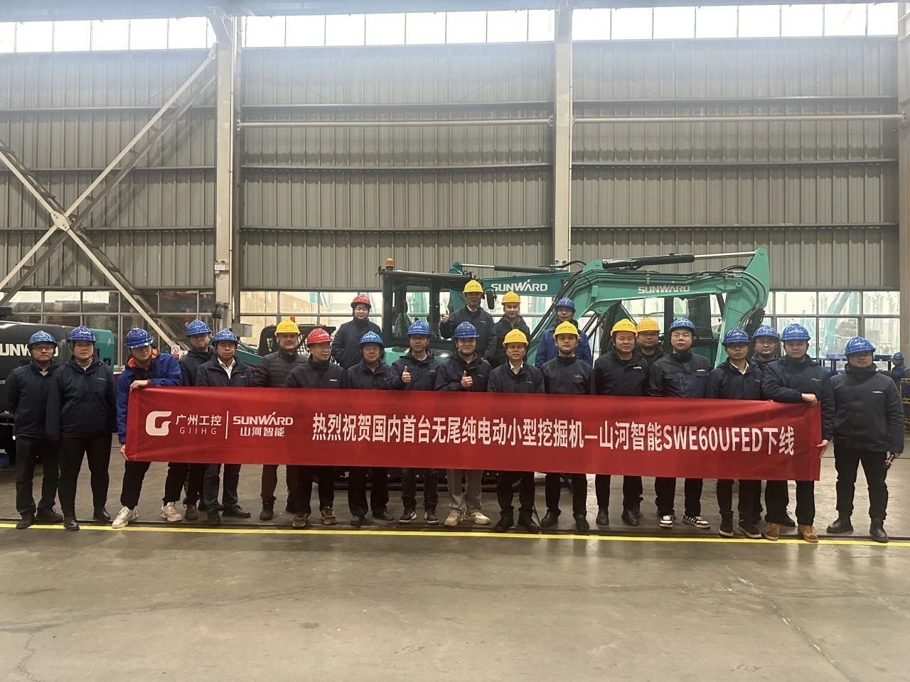 绿色上新！！鸿运国际智能SWE60UFED纯电动无尾挖掘机乐成下线