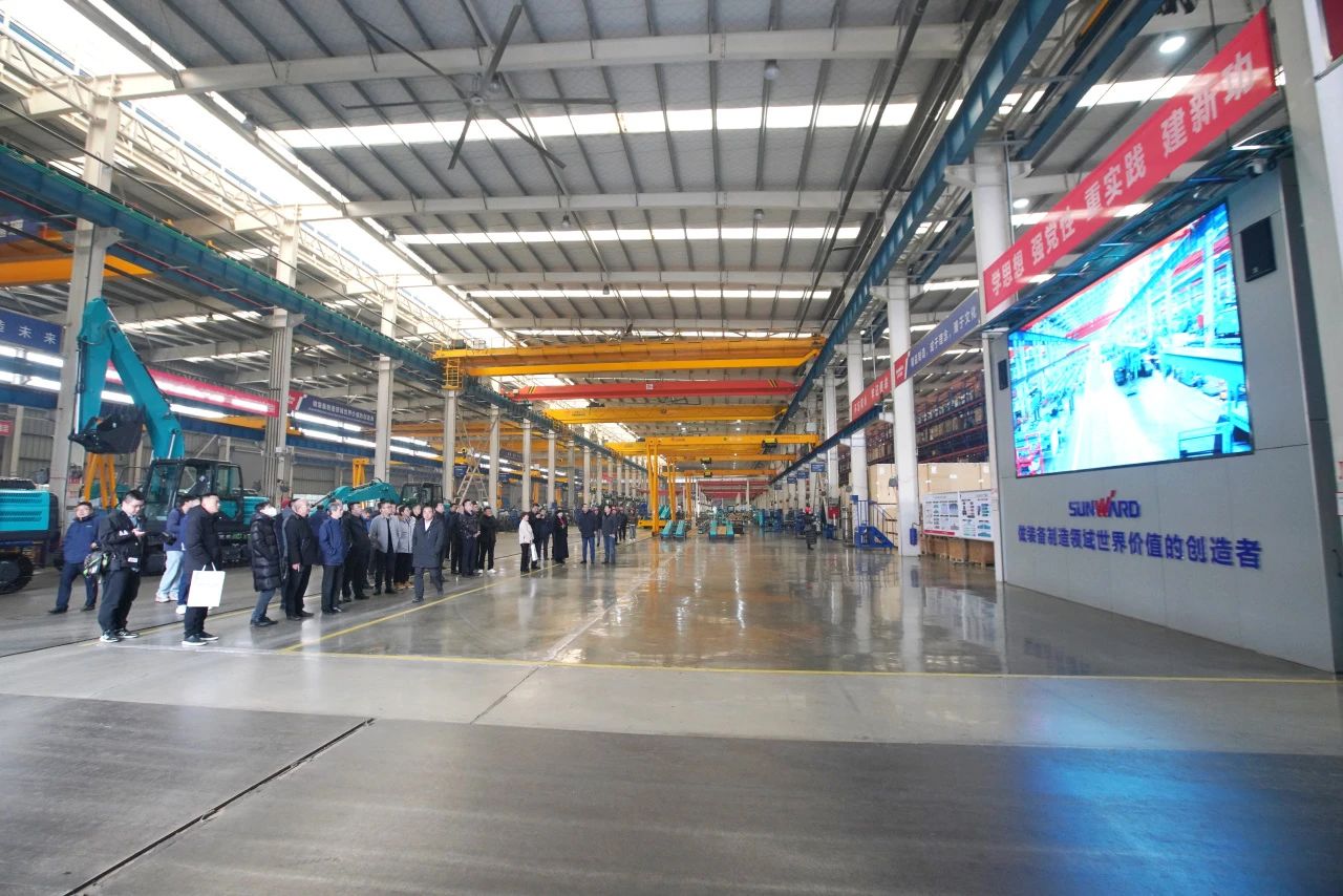 启新程，，，向未来！！鸿运国际矿岩揭牌庆典暨新春发货仪式圆满举行