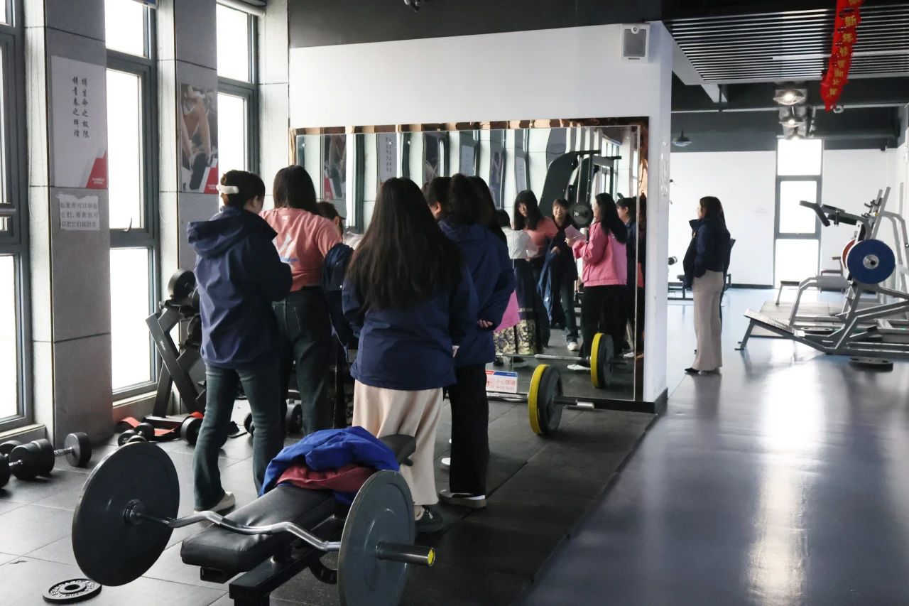 多姿多彩绽青春！！！鸿运国际智能开展“三八”国际劳动妇女节主题庆；；；疃