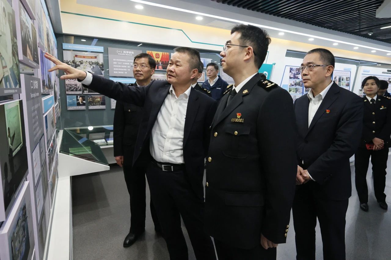 长沙海关党委书记、关长沈大为调研鸿运国际智能