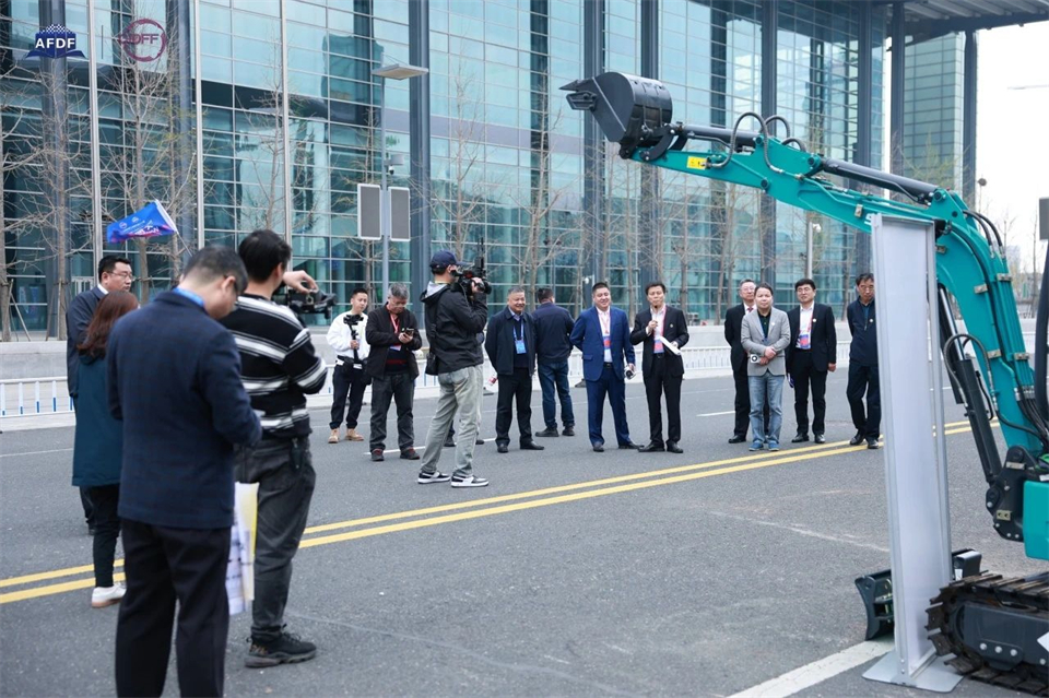 坚持立异，，，赋能工业！鸿运国际智能出席第十三届深基础工程生长论坛