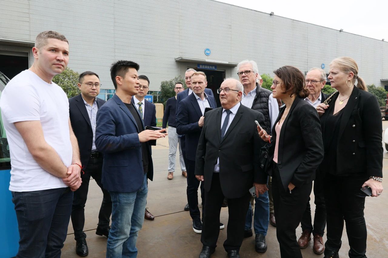 蒙达尔纪市代表团一行考察鸿运国际智能